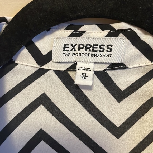 Express black and white blouse - Picture 2 of 3